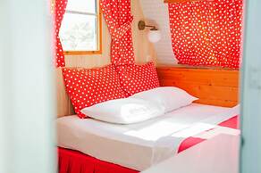 Mona Glamping Caravan Suites
