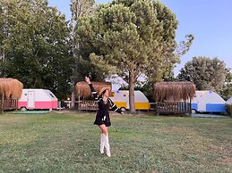 Mona Glamping Caravan Suites