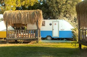 Mona Glamping Caravan Suites
