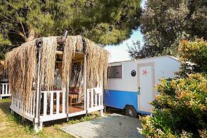 Mona Glamping Caravan Suites