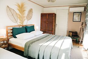 Mona Glamping Caravan Suites