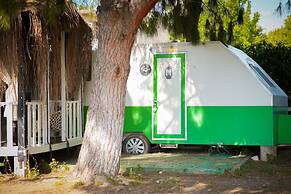 Mona Glamping Caravan Suites