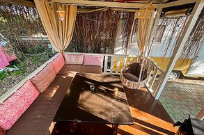 Mona Glamping Caravan Suites
