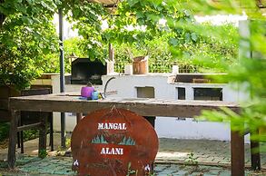 Mona Glamping Caravan Suites