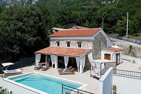 Casa Di Nika Private Heated Pool and Jacu