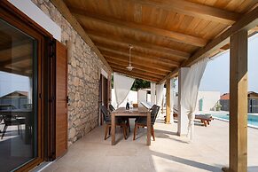 Casa Di Nika Private Heated Pool and Jacu