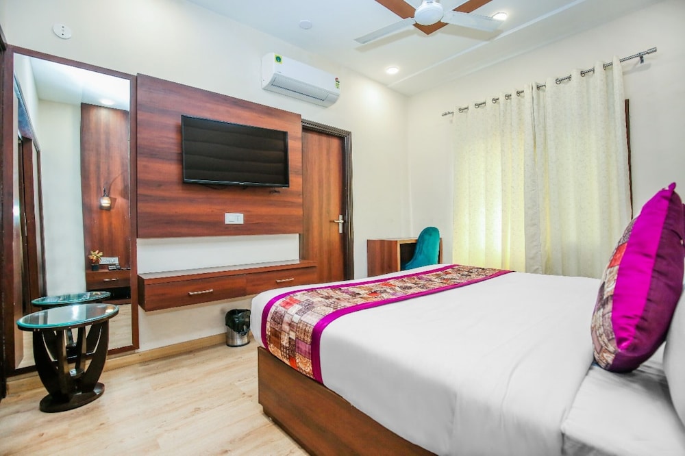 Goroomgo Karan Residency Amritsar