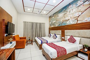 Goroomgo Karan Residency Amritsar