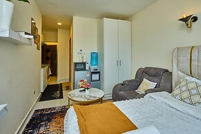 Studio Sleeps 2 With 24hr Check-in