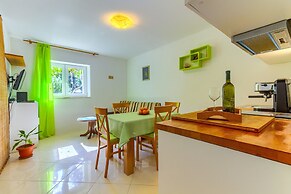 Apartments Filipovic with garden