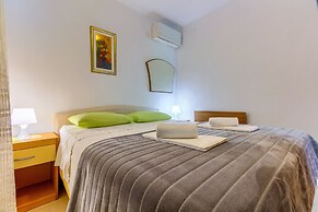 Apartments Filipovic with garden