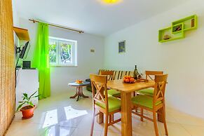 Apartments Filipovic with garden