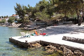 Apartments Lela next to the beach