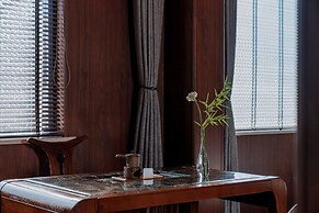 Spirited Silky Inn