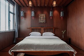 Spirited Silky Inn