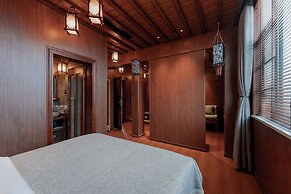 Spirited Silky Inn