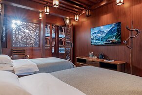 Spirited Silky Inn