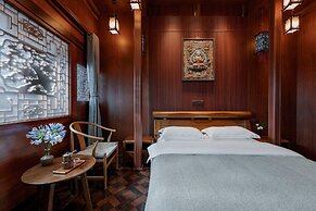 Spirited Silky Inn