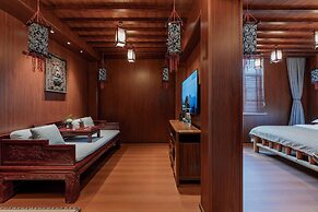 Spirited Silky Inn