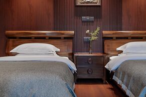 Spirited Silky Inn