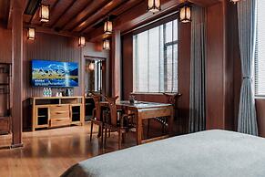 Spirited Silky Inn