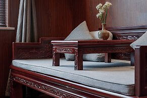 Spirited Silky Inn