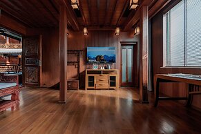 Spirited Silky Inn