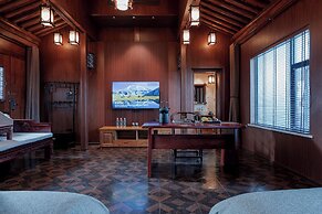 Spirited Silky Inn