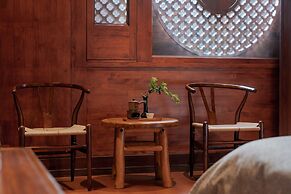 Spirited Silky Inn
