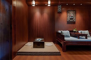 Spirited Silky Inn
