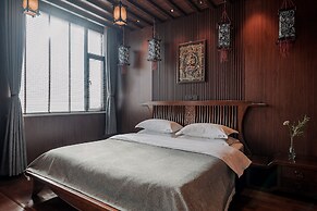 Spirited Silky Inn