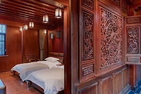 Spirited Silky Inn