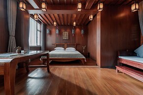 Spirited Silky Inn