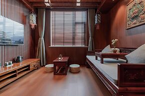 Spirited Silky Inn