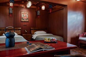 Spirited Silky Inn