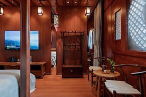 Spirited Silky Inn