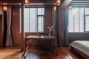 Spirited Silky Inn