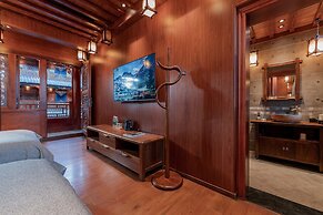 Spirited Silky Inn