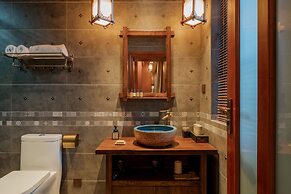 Spirited Silky Inn