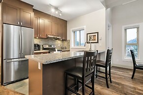 3BR Lakeside Penthouse Retreat