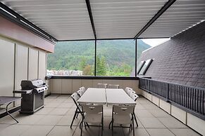 3BR Lakeside Penthouse Retreat