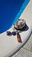 Shadesofblue M & M, Private Pool Apartment