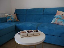 Shadesofblue M & M, Private Pool Apartment