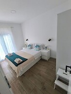 Shadesofblue M & M, Private Pool Apartment