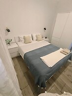 Shadesofblue M & M, Private Pool Apartment