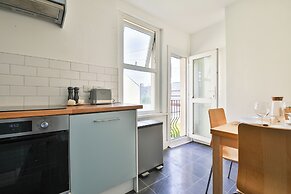Beautifully Designed 2 Bed Apartment
