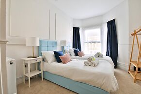 Beautifully Designed 2 Bed Apartment