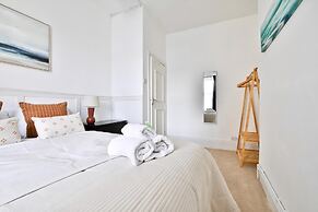 Beautifully Designed 2 Bed Apartment
