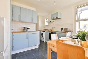 Beautifully Designed 2 Bed Apartment