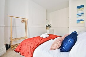 Beautifully Designed 2 Bed Apartment